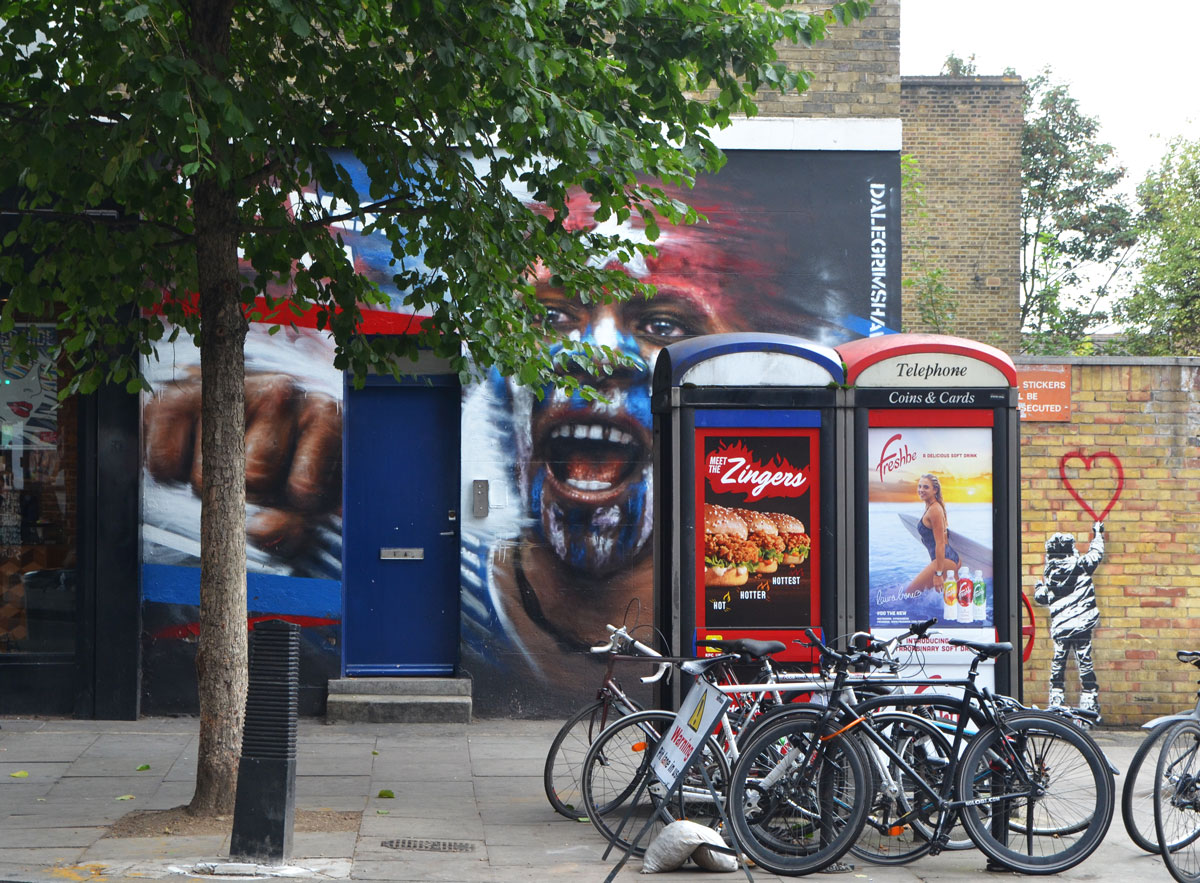 blog_street_art_phone_booths