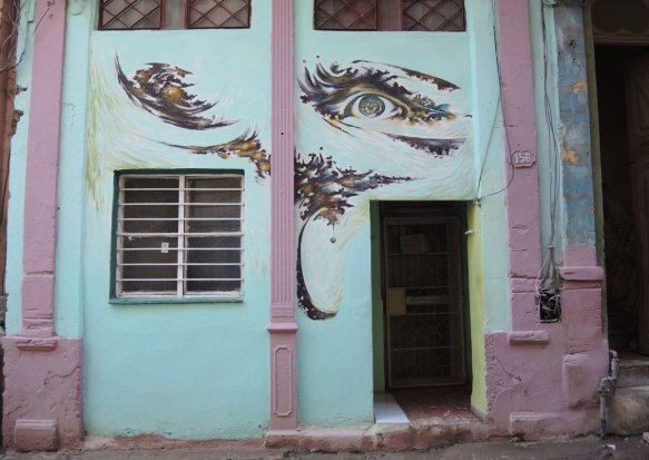 blog_eye_above_door_colours