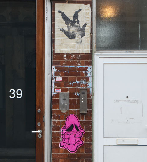 blog_graffiti_between_doors_exterior