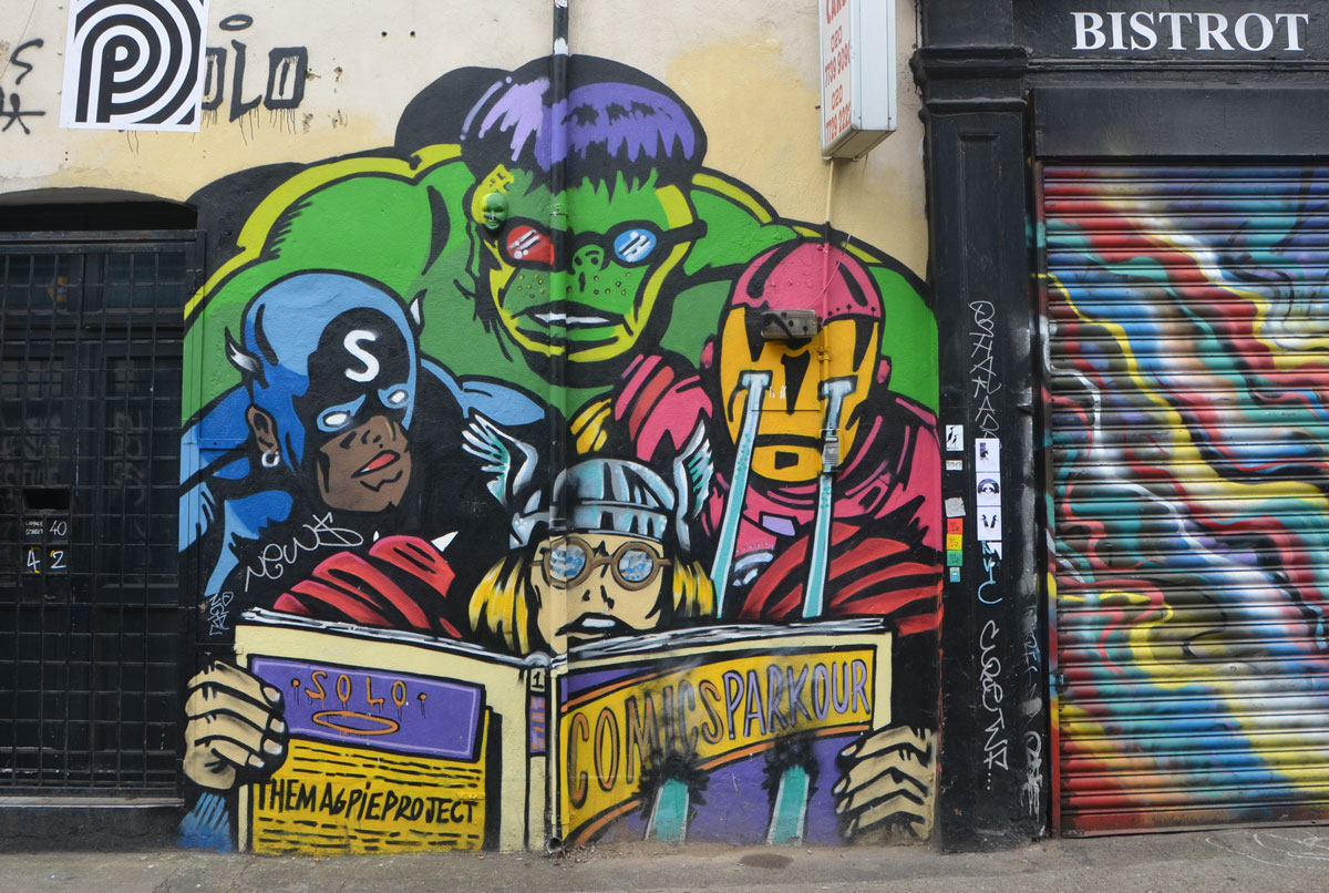 a group of comic book heros is reading a comic book together, The Hulk, a man with laser vision, Thor, and a man with a blue costume and an S on his hood. 