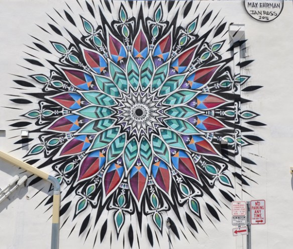 mandela like mural, geometric shapes in a circle 