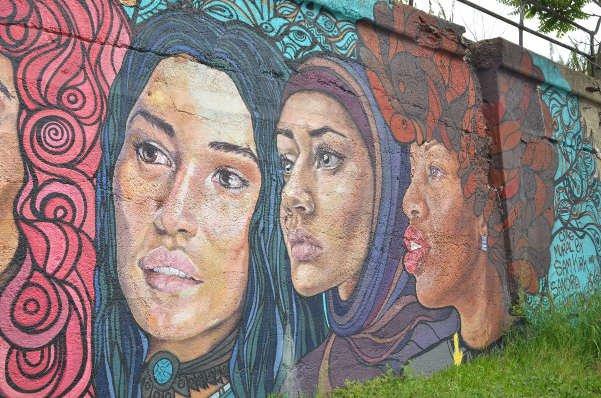 mural by Sam Kirk and Sandra Antongiorgi of three large women's heads