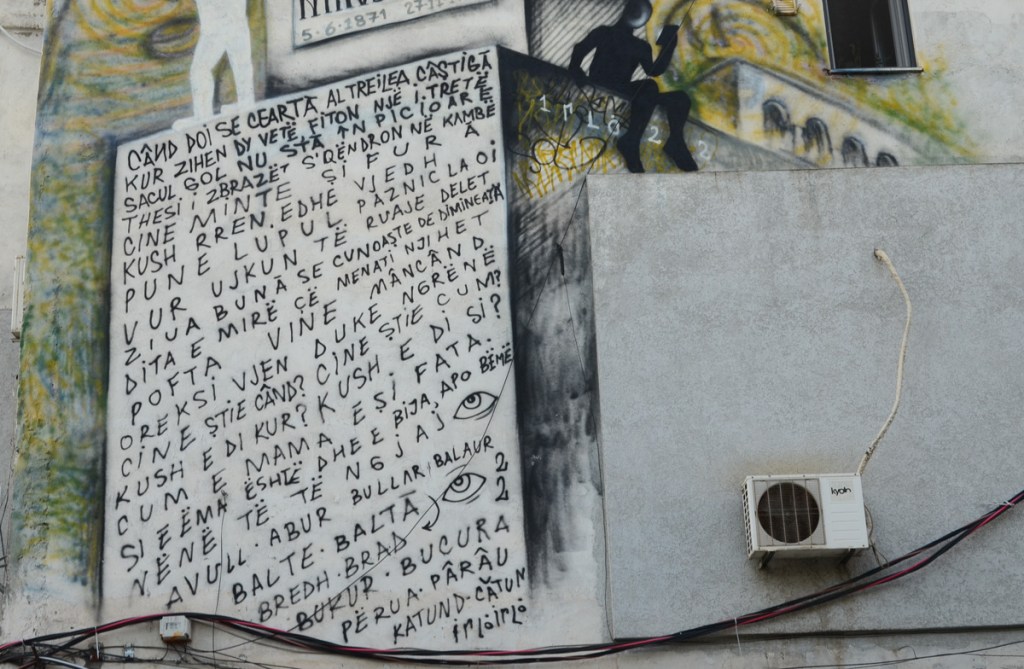 long text in Romanian from a mural