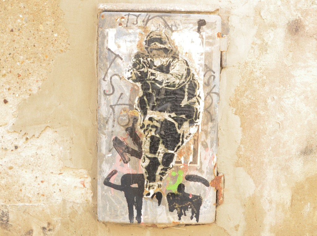graffiti, a soldier with gun, in cammo,