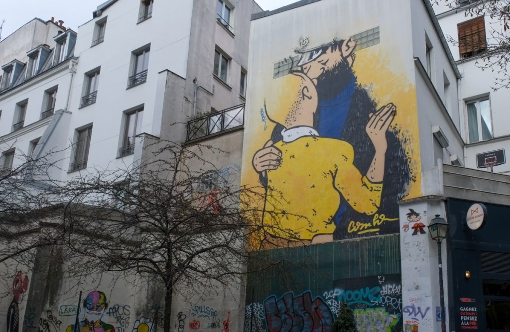 Tintin and captain Haddock kissing in a mural