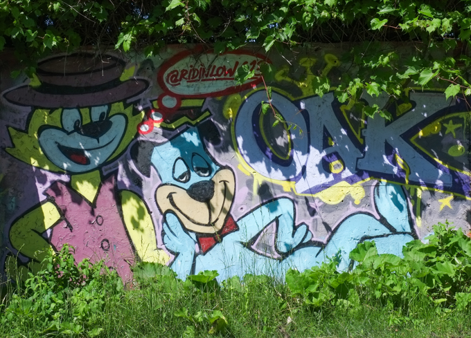 Huckleberry Hound and Top Cat, mural