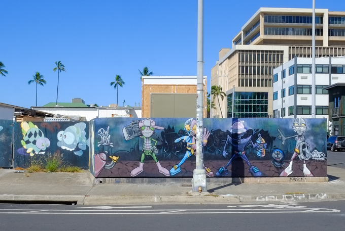 murals on hoardings in Kaka'ako honolulu, 4 humanoid characters by East3