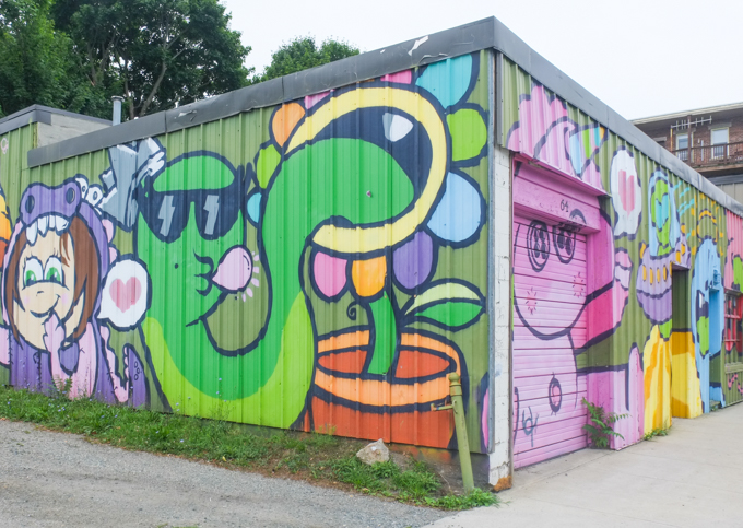Golden 305 mural in Salem, 