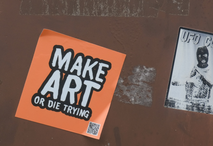 Salem street art, graffiti sticker that says make art or die trying