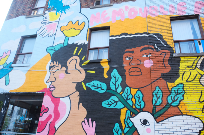 bottom part of n'oublie pas mural by Kezna Dalz, two people